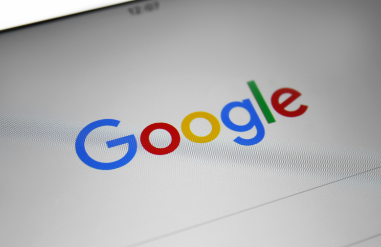 Uitgeverijen eisen miljarden aan advertentiegeld van Google